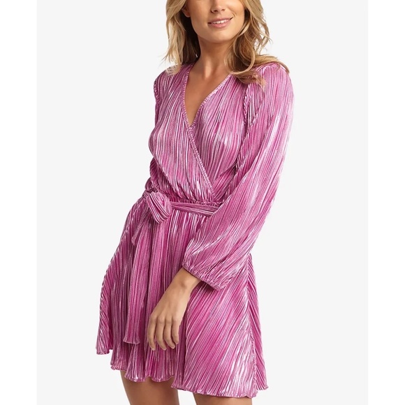 Bardot Dresses & Skirts - NWT Bardot Bellissa Pleat Dress - size 6